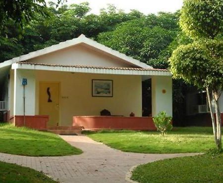 Pragati Resorts Kundakal Exteriör bild