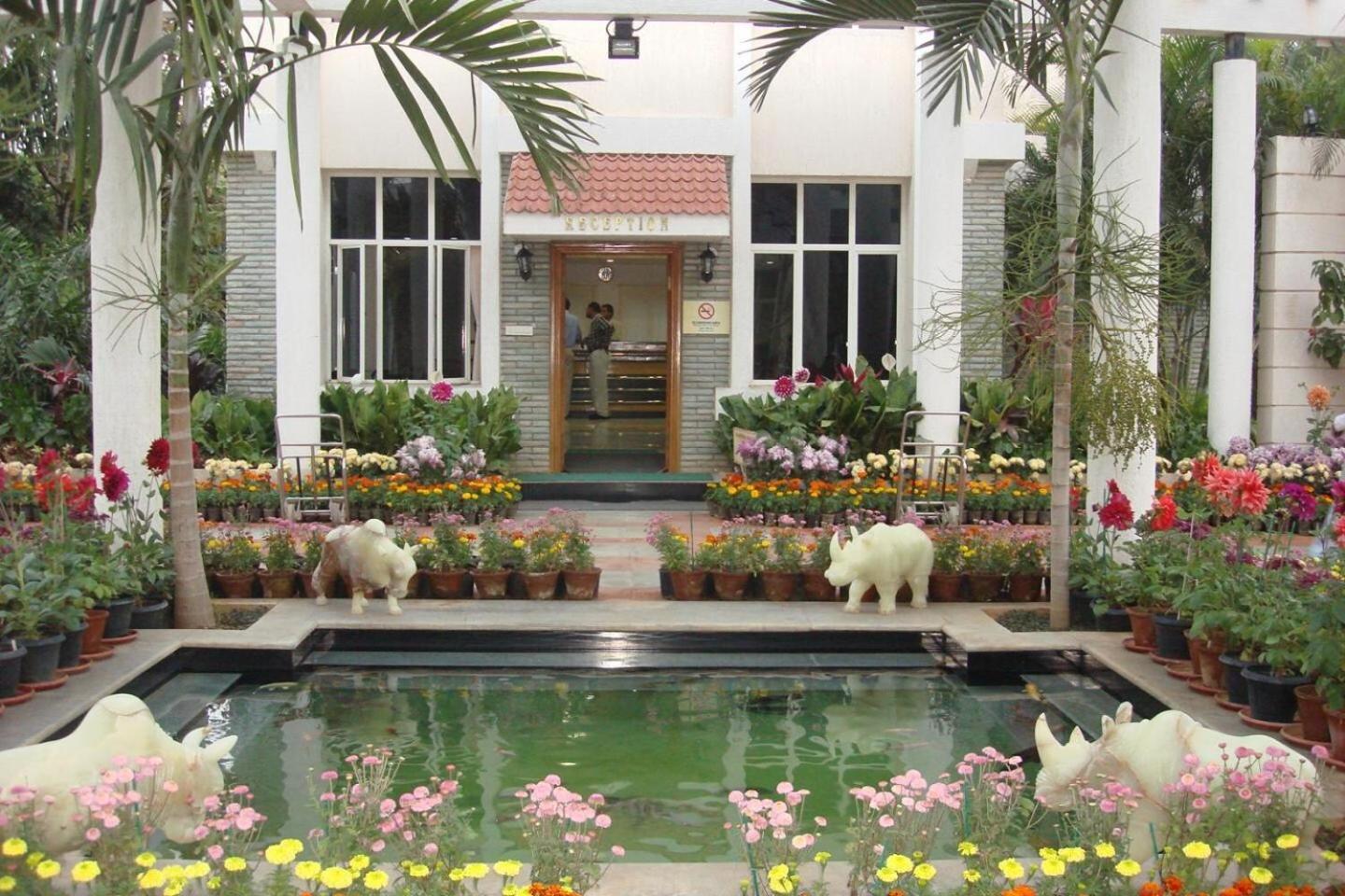 Pragati Resorts Kundakal Exteriör bild